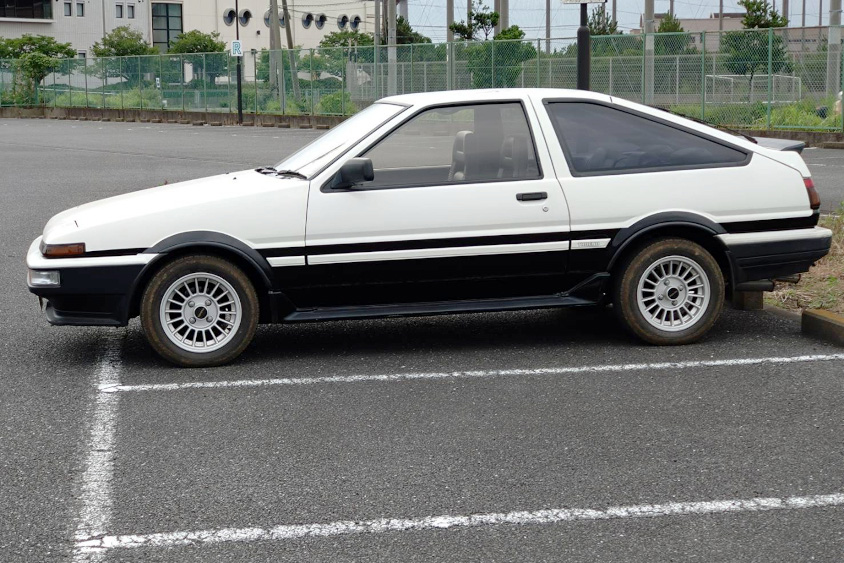 トヨタ・スプリンタートレノ（AE86）の左サイド