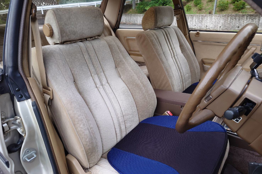 トヨタ・クラウン（GS121）の前席のシート