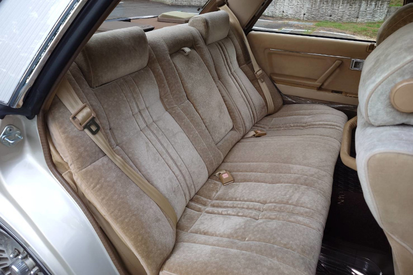 トヨタ・クラウン(GS121)の後席のシート