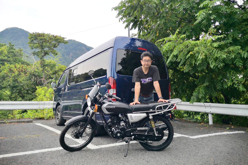 トヨタ・ハイエースとバイクとオーナーさん