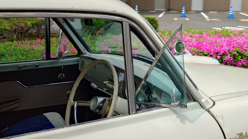 日産・ブルーバード（初代）の三角窓