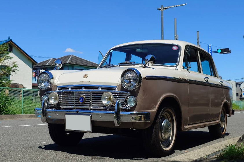 日産・ブルーバード（初代）と青空