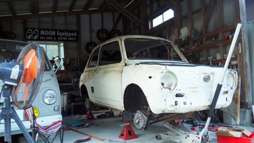 レストアを開始したスバル R-2