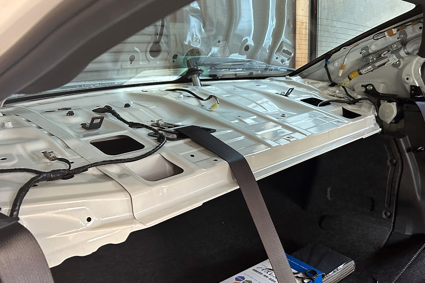 SUBARU・WRX S4のリアのシェルフパネル