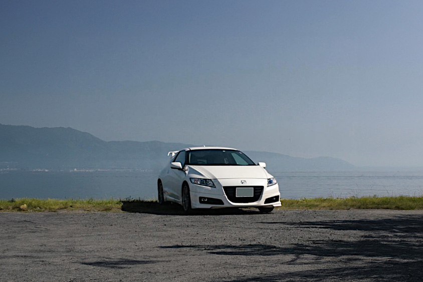 ホンダ・CR-Zと湖