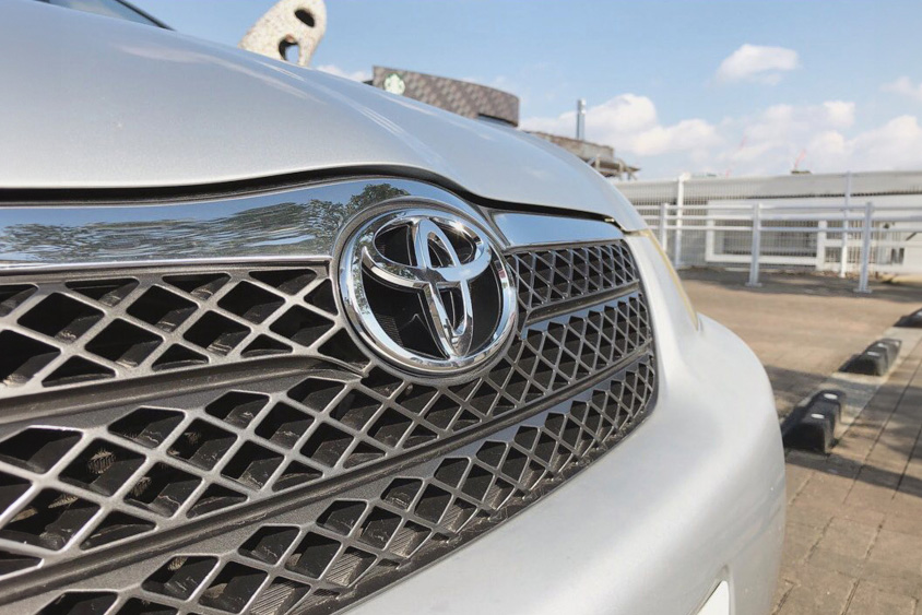 トヨタ・アレックスのアレンジしたグリルのエンブレム