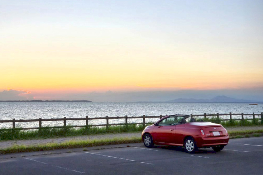 日産・マイクラC+Cと夕暮れ