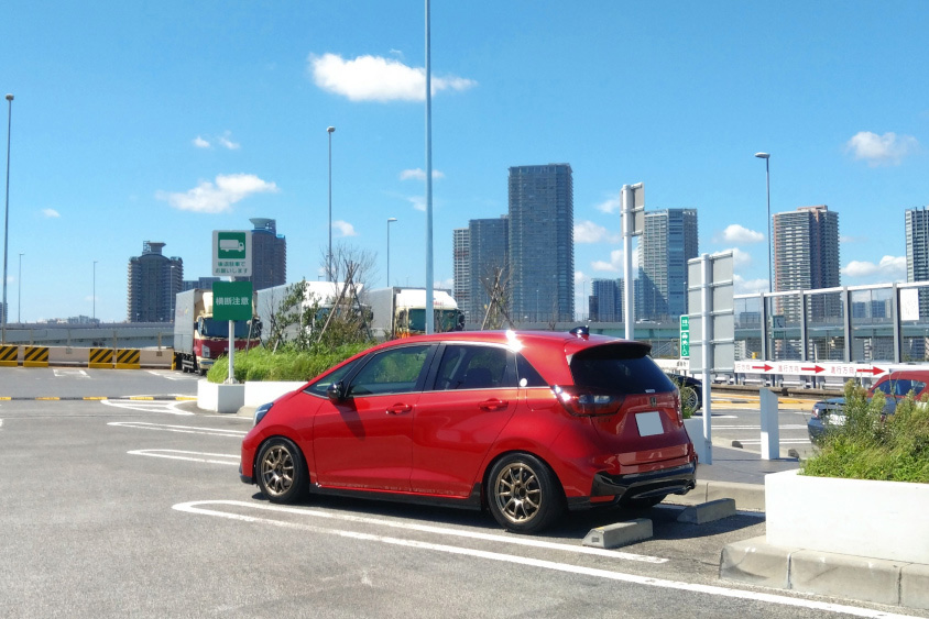 ホンダ・フィットとパーキングエリア