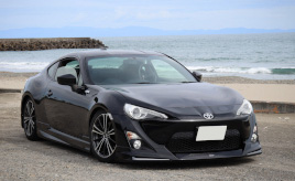 真っ黒なトヨタ 86は頼れるお姉ちゃん！知らないことを教えてくれてステキな存在