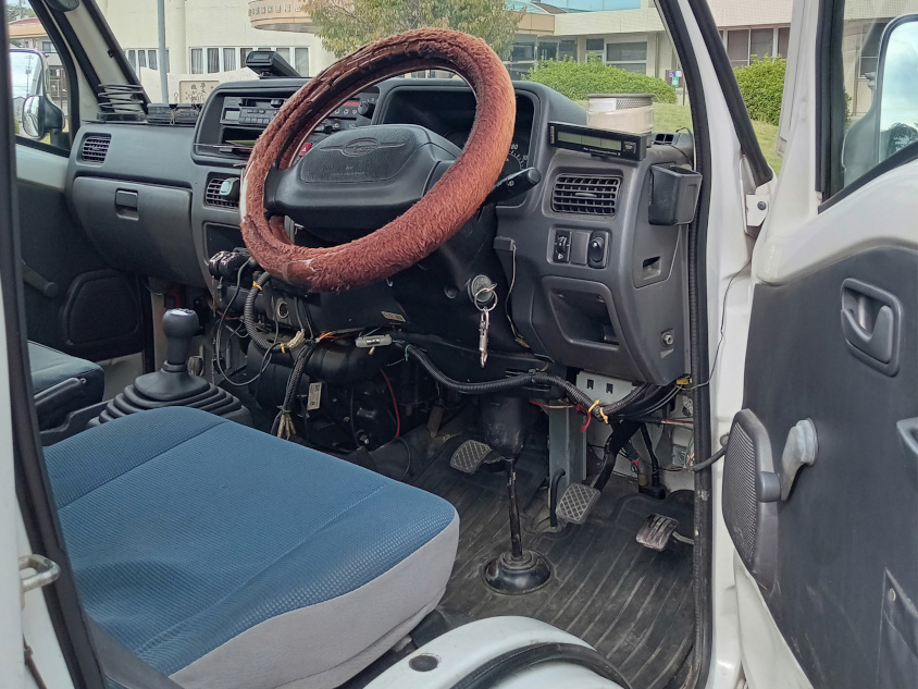 スバル・サンバートラックの運転席