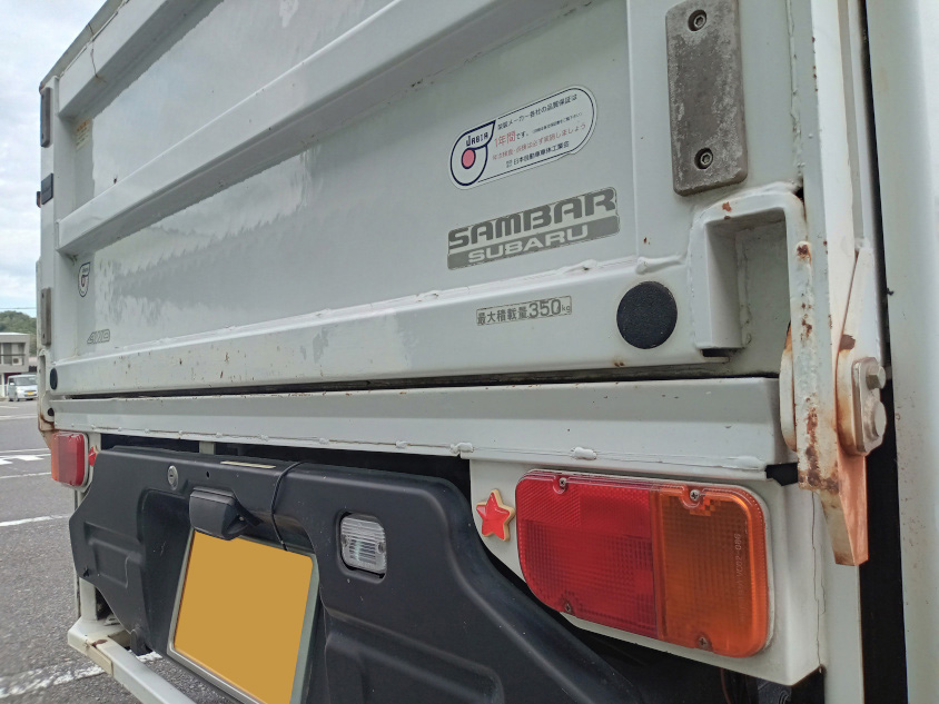 所々錆びも目立つスバル・サンバートラック