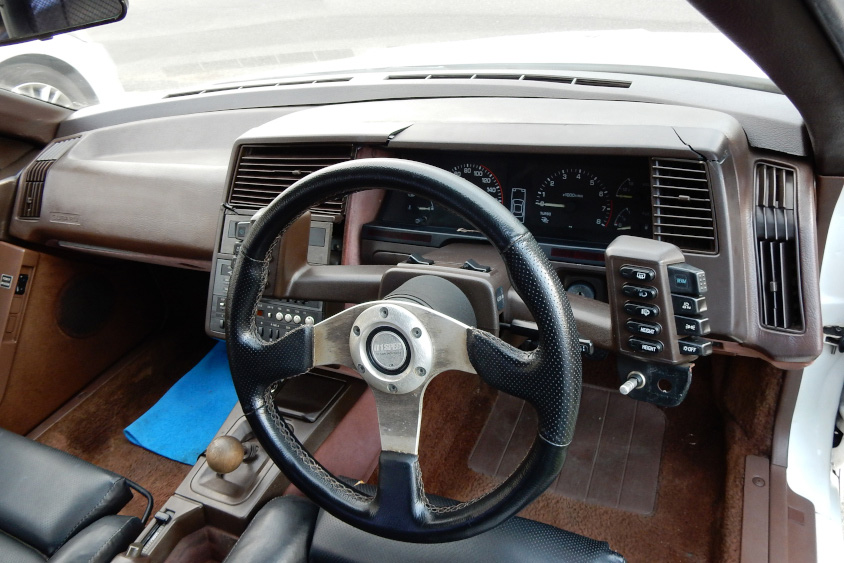 スバル・アルシオーネのステアリング