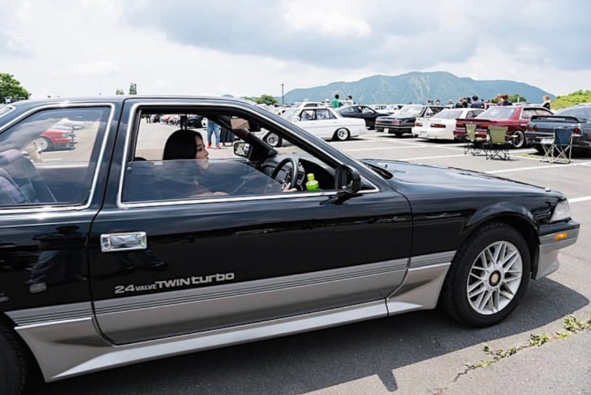 トヨタ・ソアラを運転するおへそあらさん