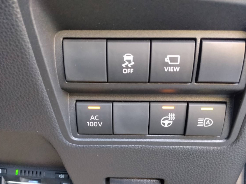 トヨタ・ヤリスクロスの100V電源の使用スイッチ