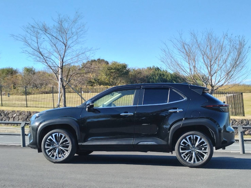 トヨタ・ヤリスクロスに付けたメッキモール