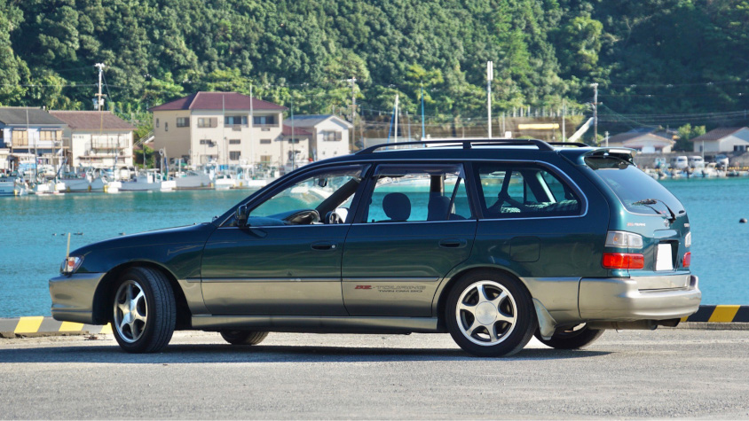 トヨタ・カローラツーリングワゴンのサイドビュー