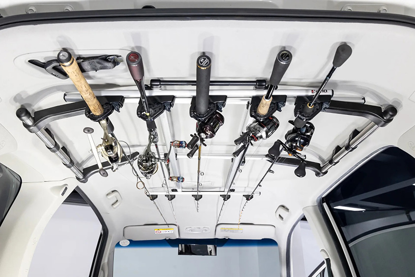 トヨタ・ポルテのルーフに収納している釣り竿