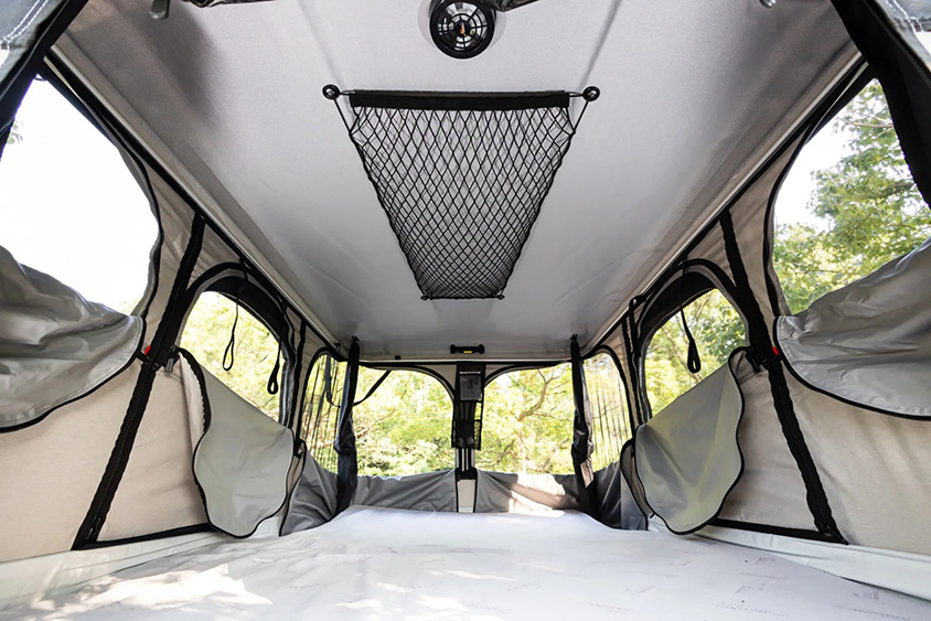 トヨタ・ポルテに載せているルーフテント