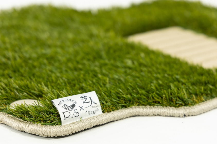 トヨタ・ポルテの使っている人工芝のフロアマット