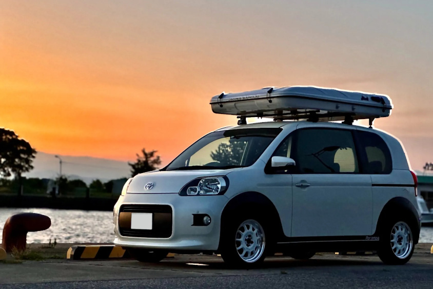 トヨタ・ポルテと朝焼け