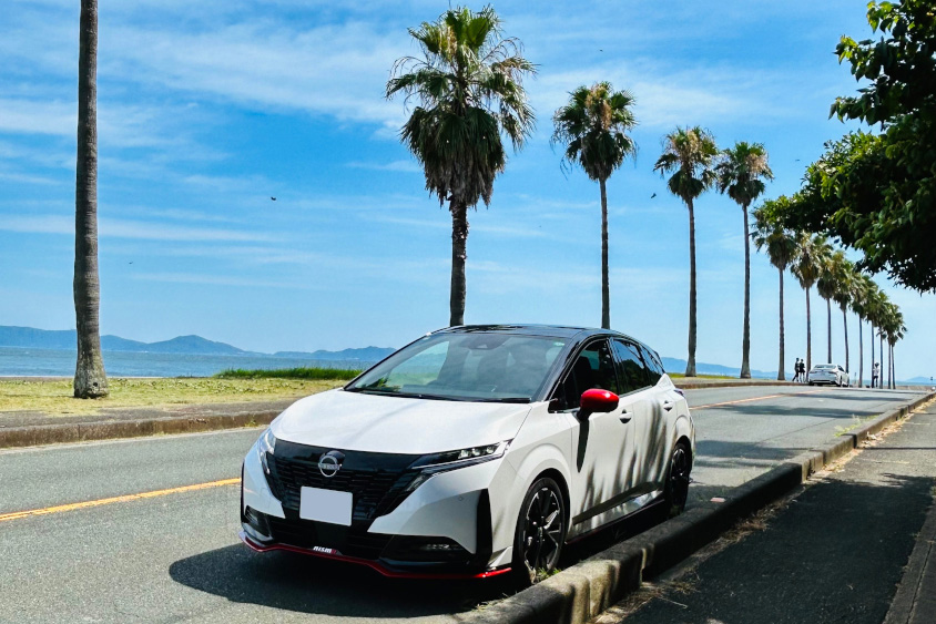 日産・オーラNISMOとガマフォルニア