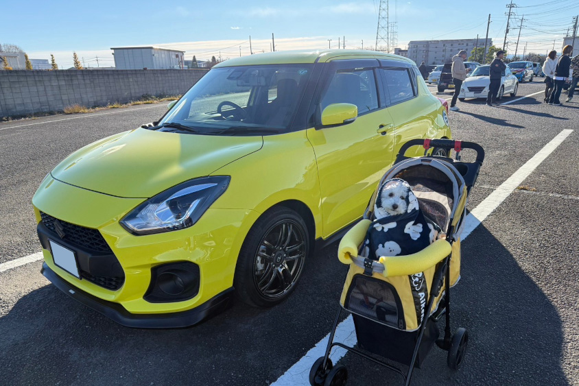 スズキ・スイフトスポーツと愛犬