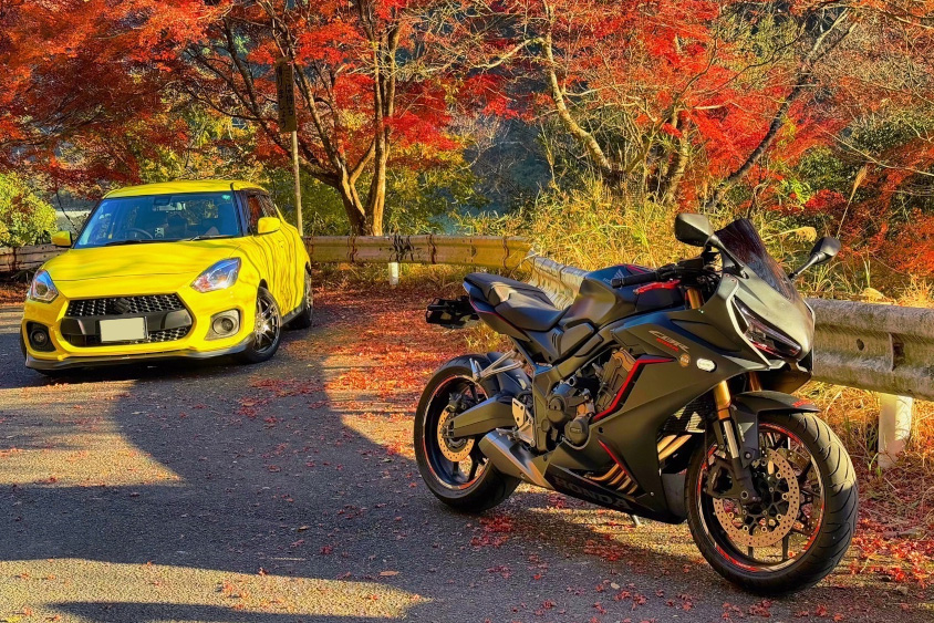 スズキ・スイフトスポーツとバイク