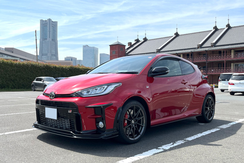 トヨタ・GRヤリスRZ“High performance”と赤レンガ倉庫