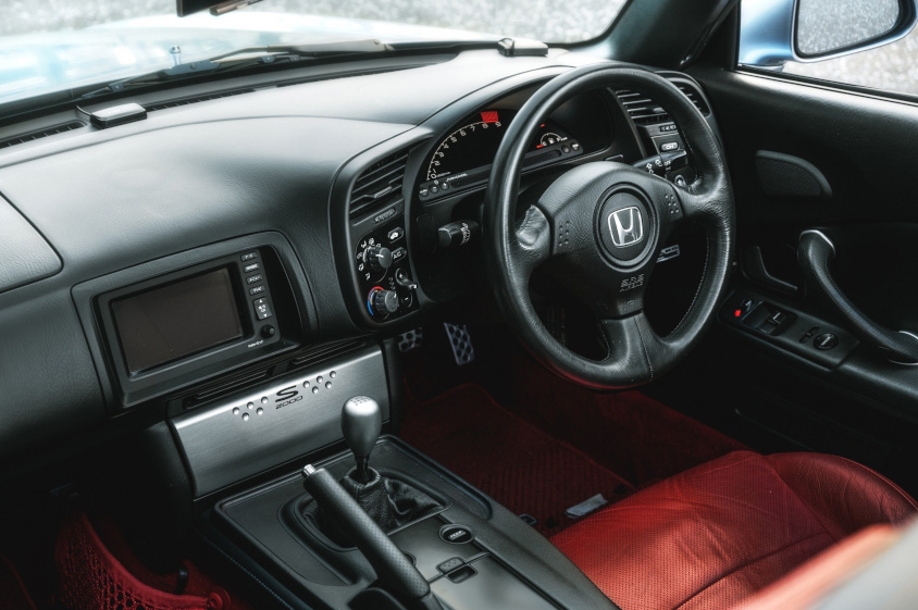 ホンダ・S2000（AP2）の運転席
