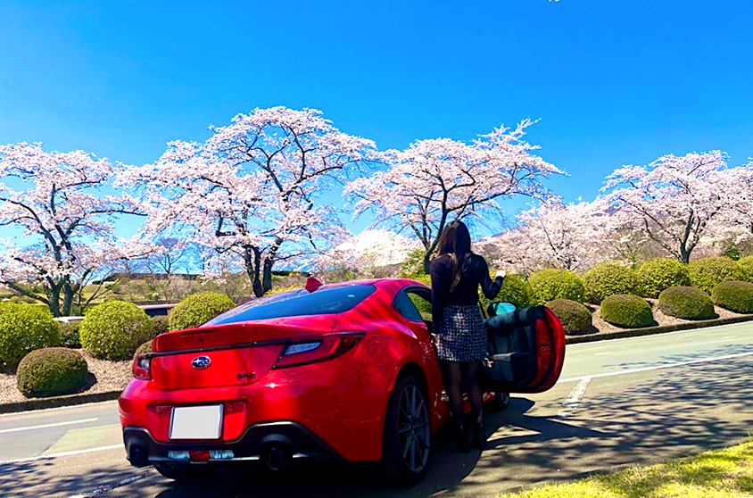 スバル・BRZと桜と富士山