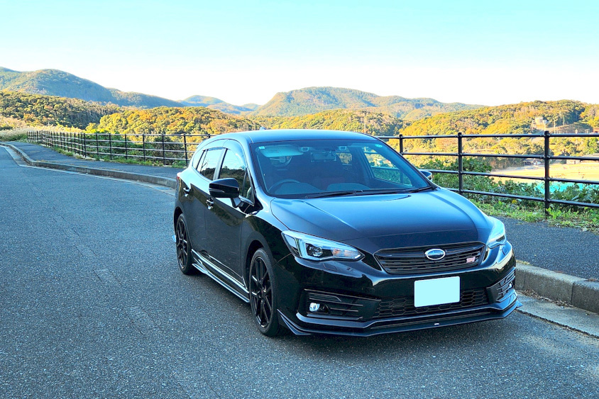 インプレッサスポーツSTI Sportと山々