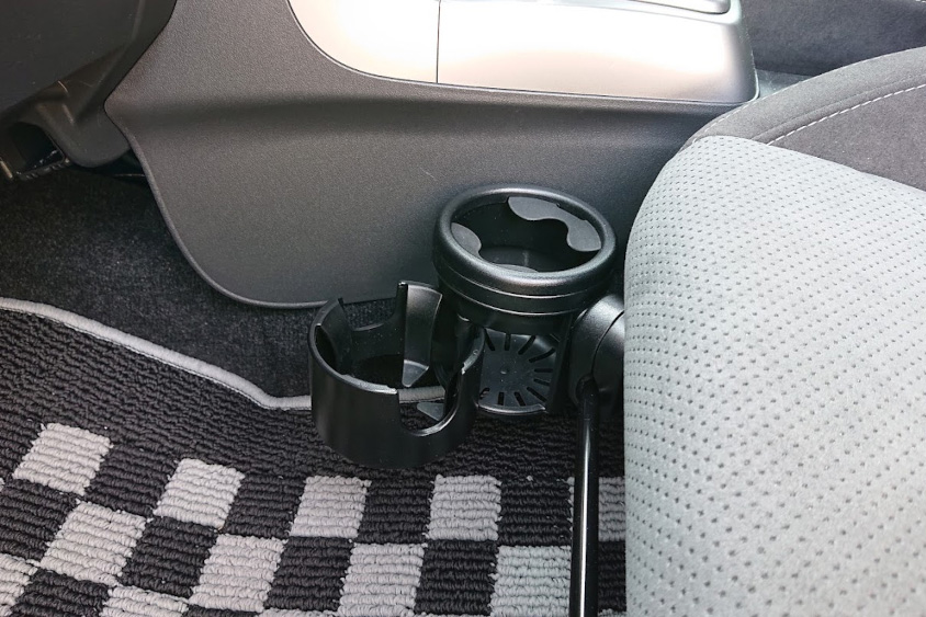 ダイハツ・コペン セロ(ドレスフォーメーション)に付けたドリンクホルダー