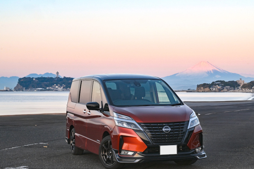 日産・セレナと富士山