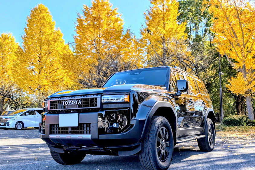 トヨタ・ランドクルーザー250と紅葉