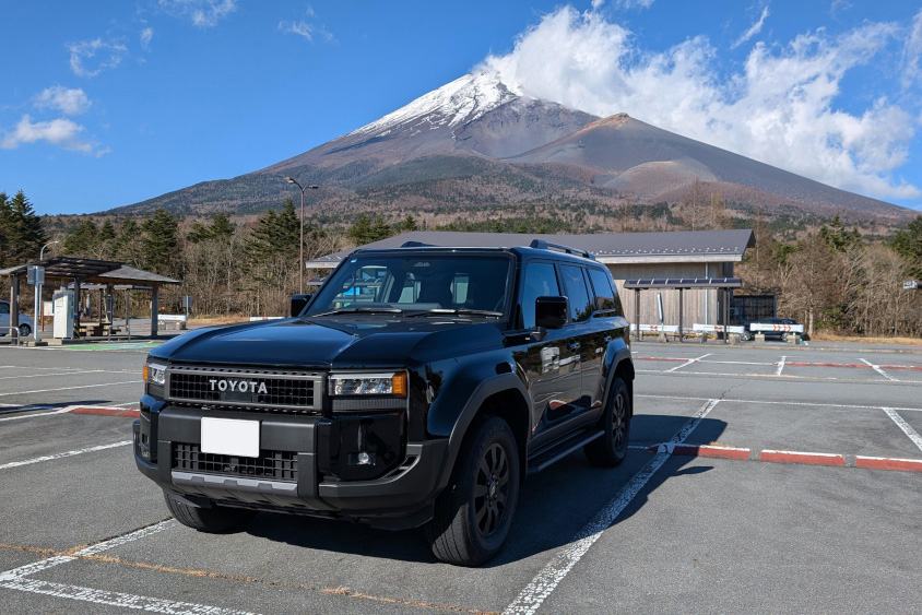 トヨタ・ランドクルーザー250と富士山