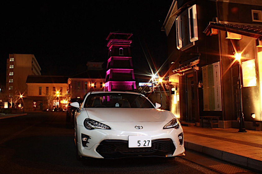 トヨタ・86と夜景