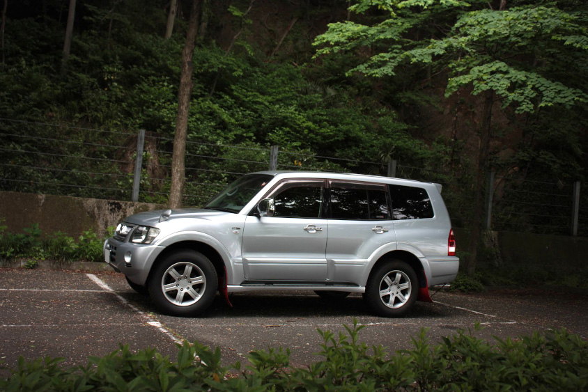 三菱自動車・パジェロ アクティブフィールドエディションの左サイド