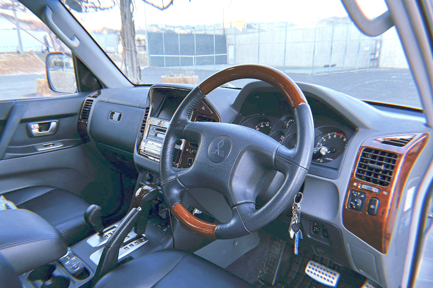 三菱自動車・パジェロ アクティブフィールドエディションのインテリア