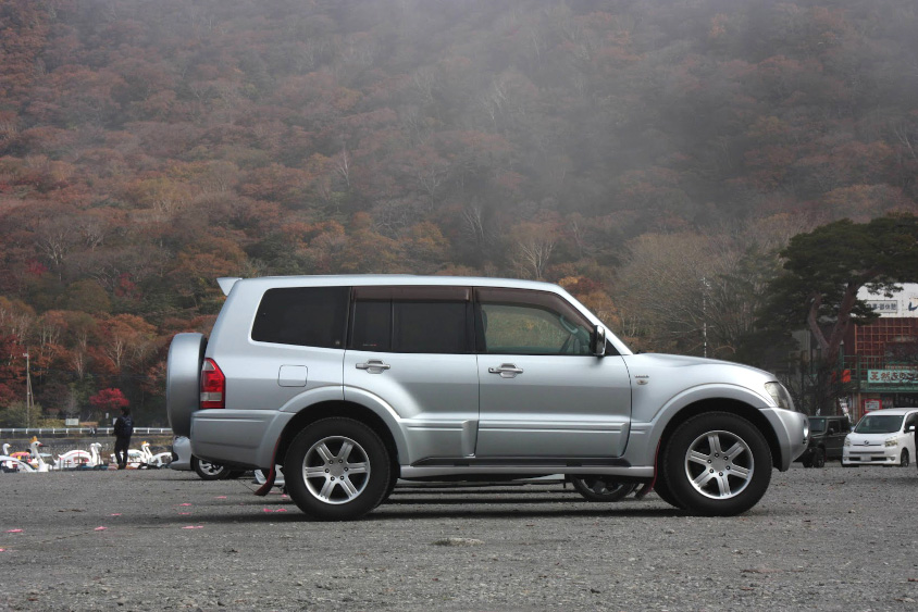 三菱自動車・パジェロ アクティブフィールドエディションの右サイド