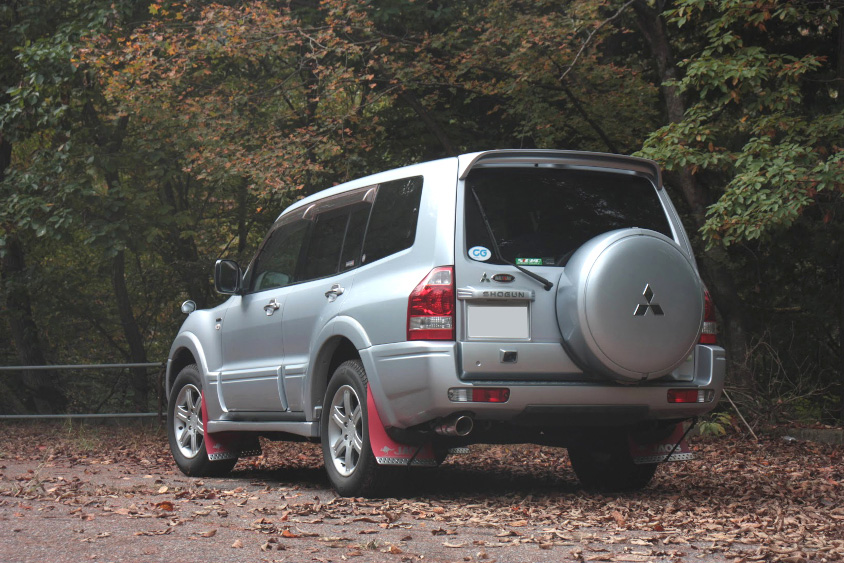 三菱自動車・パジェロ アクティブフィールドエディションのリヤ