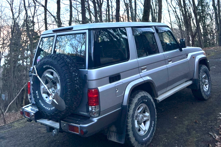 トヨタ・ランドクルーザー76のリヤ