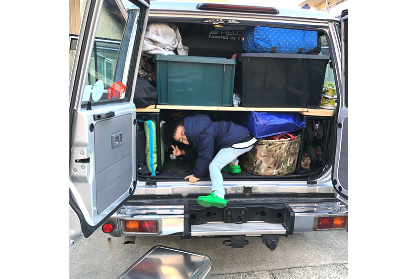 トヨタ・ランドクルーザー76のラゲッジルーム