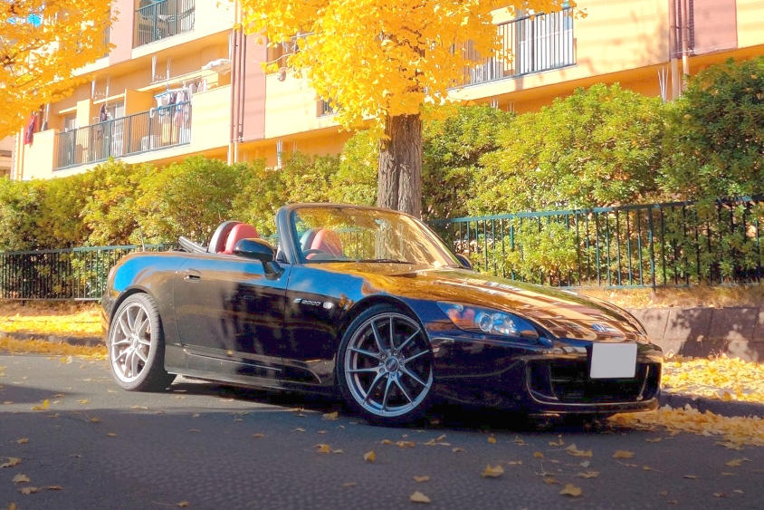ホンダ・S2000と紅葉