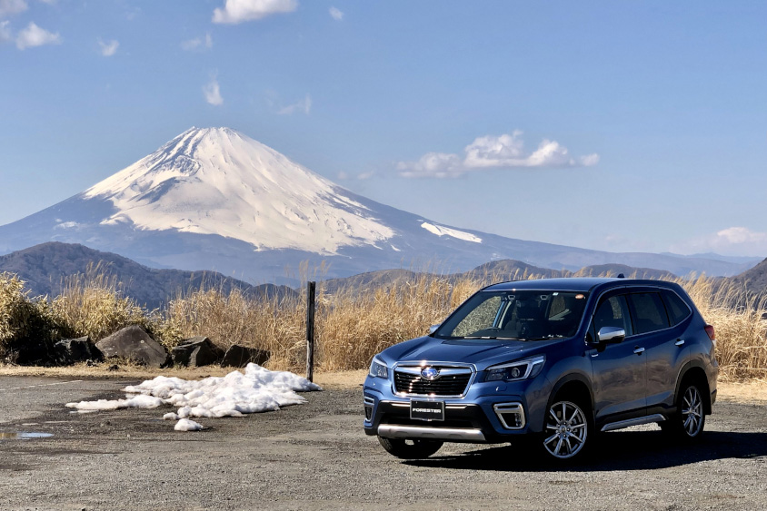 スバル・フォレスターと富士山