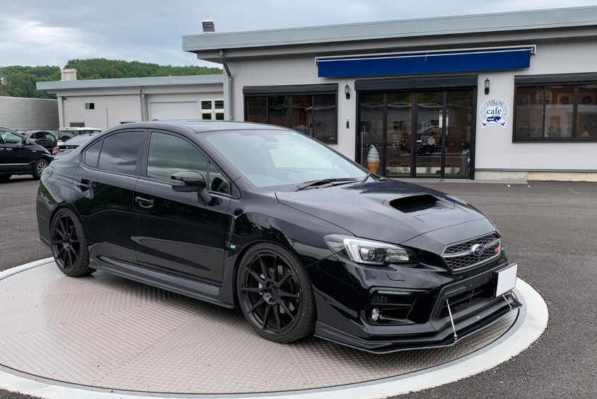 スバル・WRX S4とエンドレスカフェ