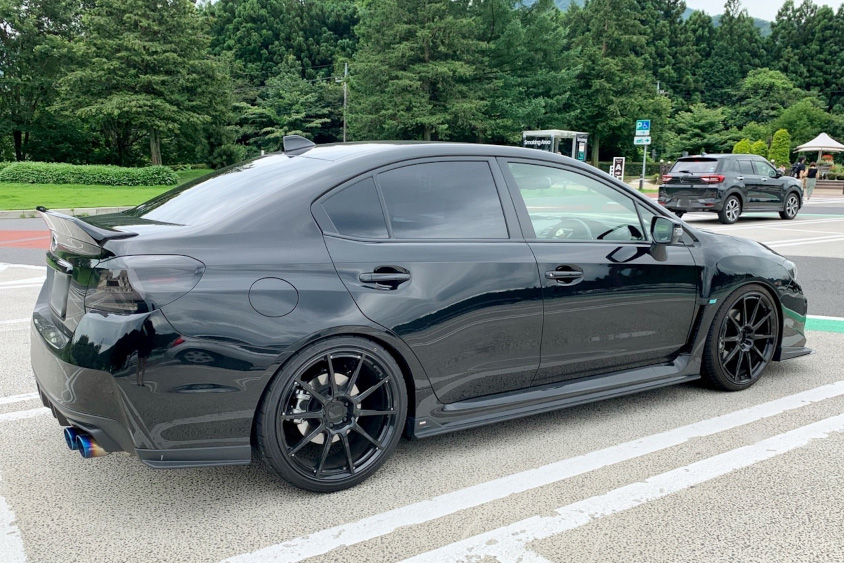 スバル・WRX S4のサイドビュー