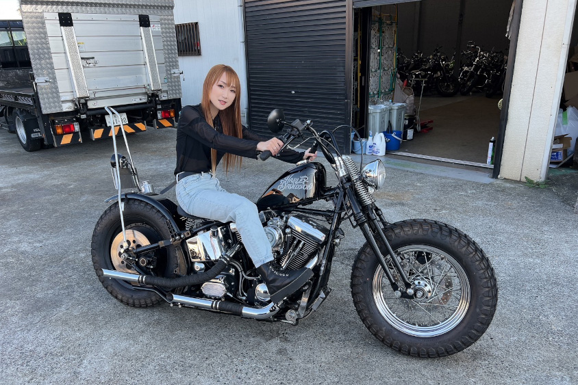 バイクにまたがるオーナーさん