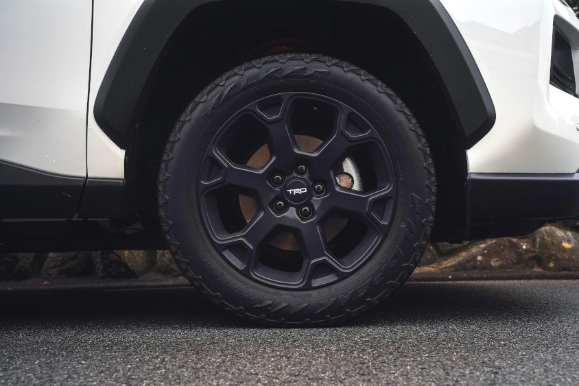 トヨタ・RAV4 アドベンチャー オフロードパッケージのタイヤ