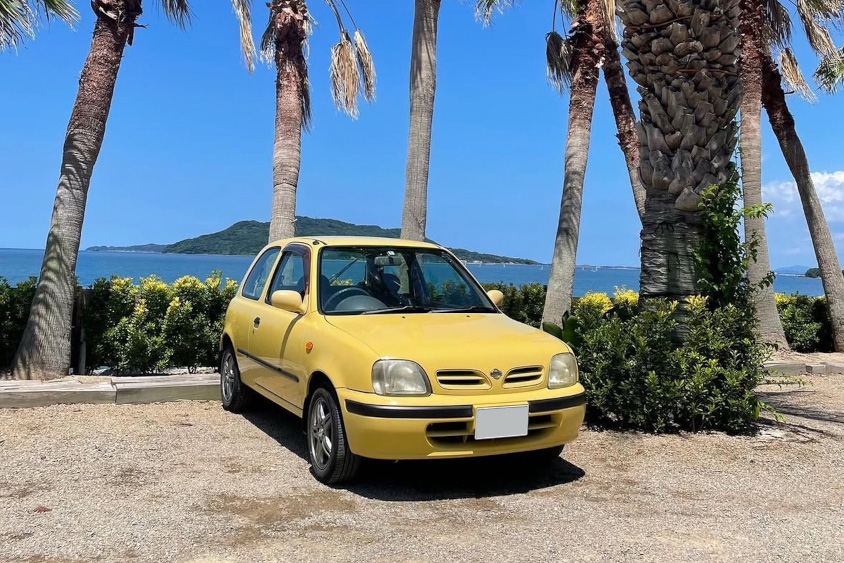 黄色が輝く日産・マーチ（K11）