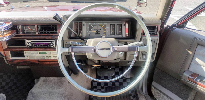日産・グロリア（Y31）の運転席